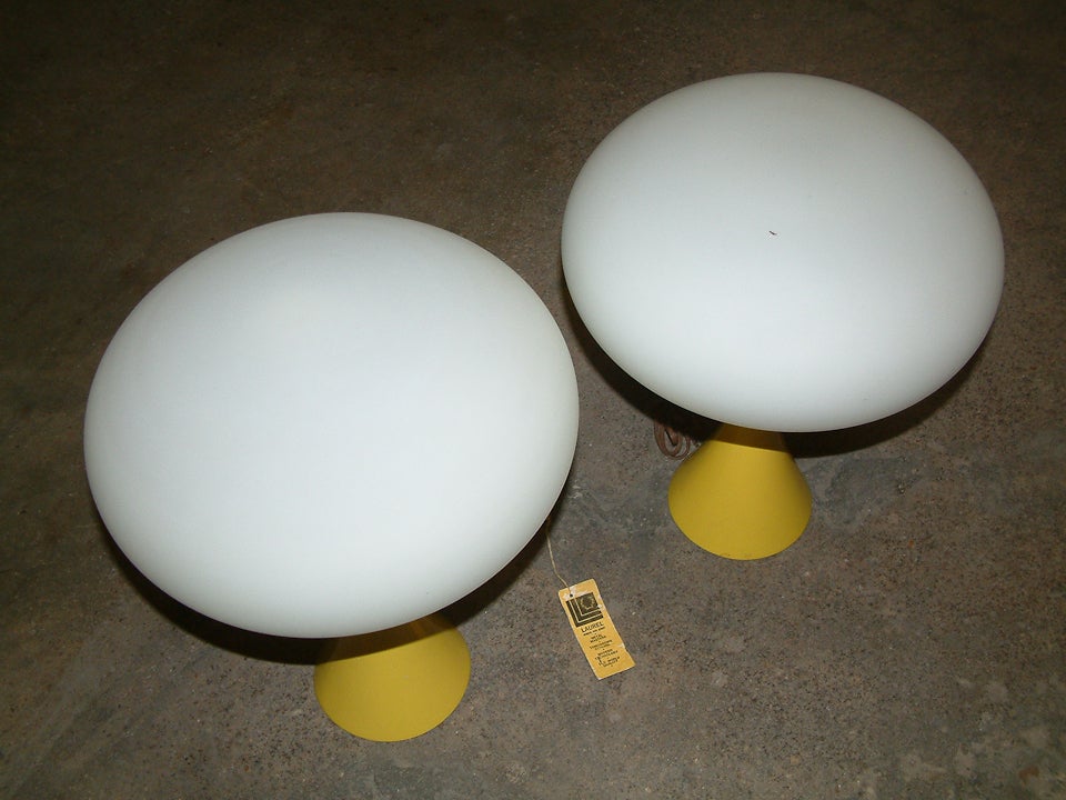Mid-20th Century Pair of Yellow Laurel Mushroom Lamps For Sale