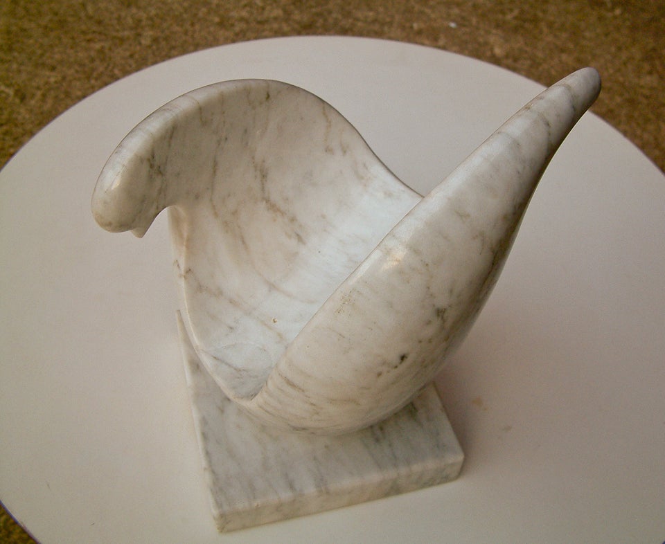 Stylized Marble Dove Sculpture In Excellent Condition In Richmond, VA