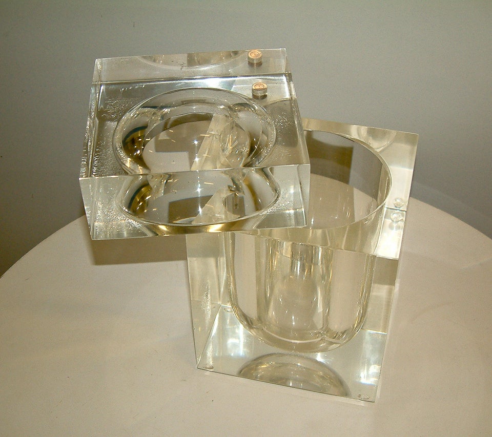 Late 20th Century Lucite Ice Bucket in the manner of Alessandro Albrizzi For Sale