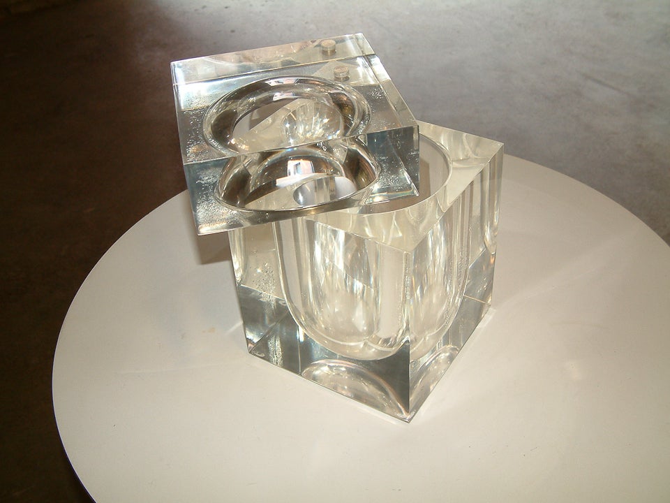 Lucite Ice Bucket in the manner of Alessandro Albrizzi For Sale 1