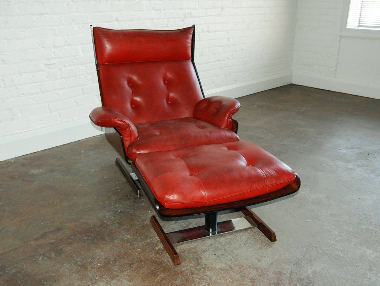 Enameled JD Móveis e Decorações Ltda Leather, Rosewood, Steel Lounge Chair, Brazil