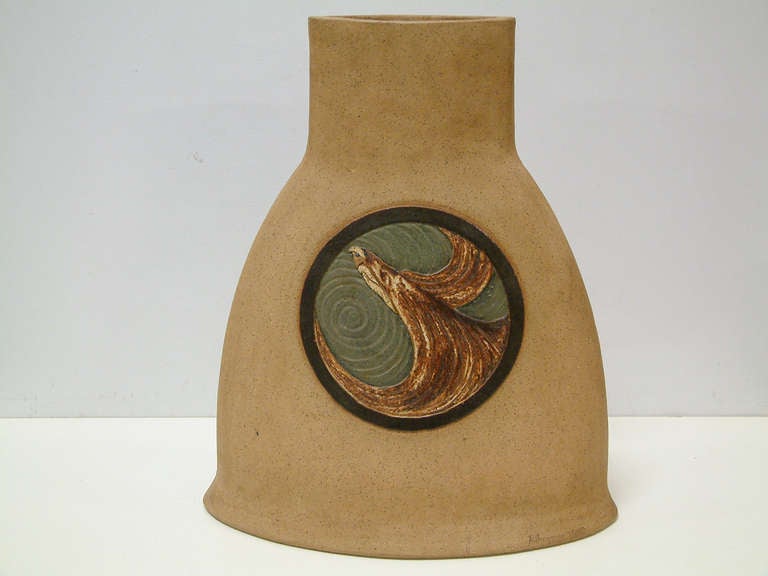A Large Nittenegger Stoneware Vase, 1978 In Excellent Condition For Sale In Richmond, VA