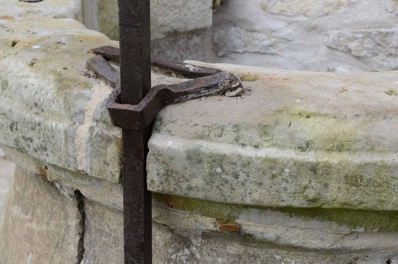 French Louis XIV Period Stone and Wrought Iron Well Curbstone, 17th Century For Sale 2