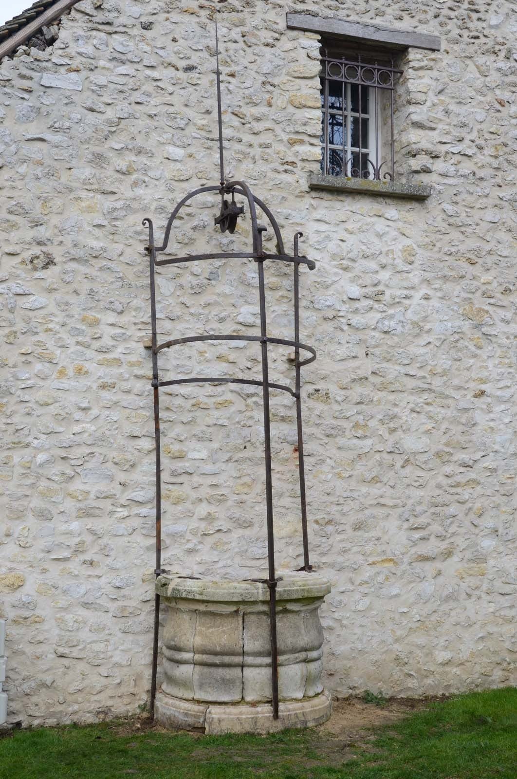 French Louis XIV Period Stone and Wrought Iron Well Curbstone, 17th Century For Sale 5