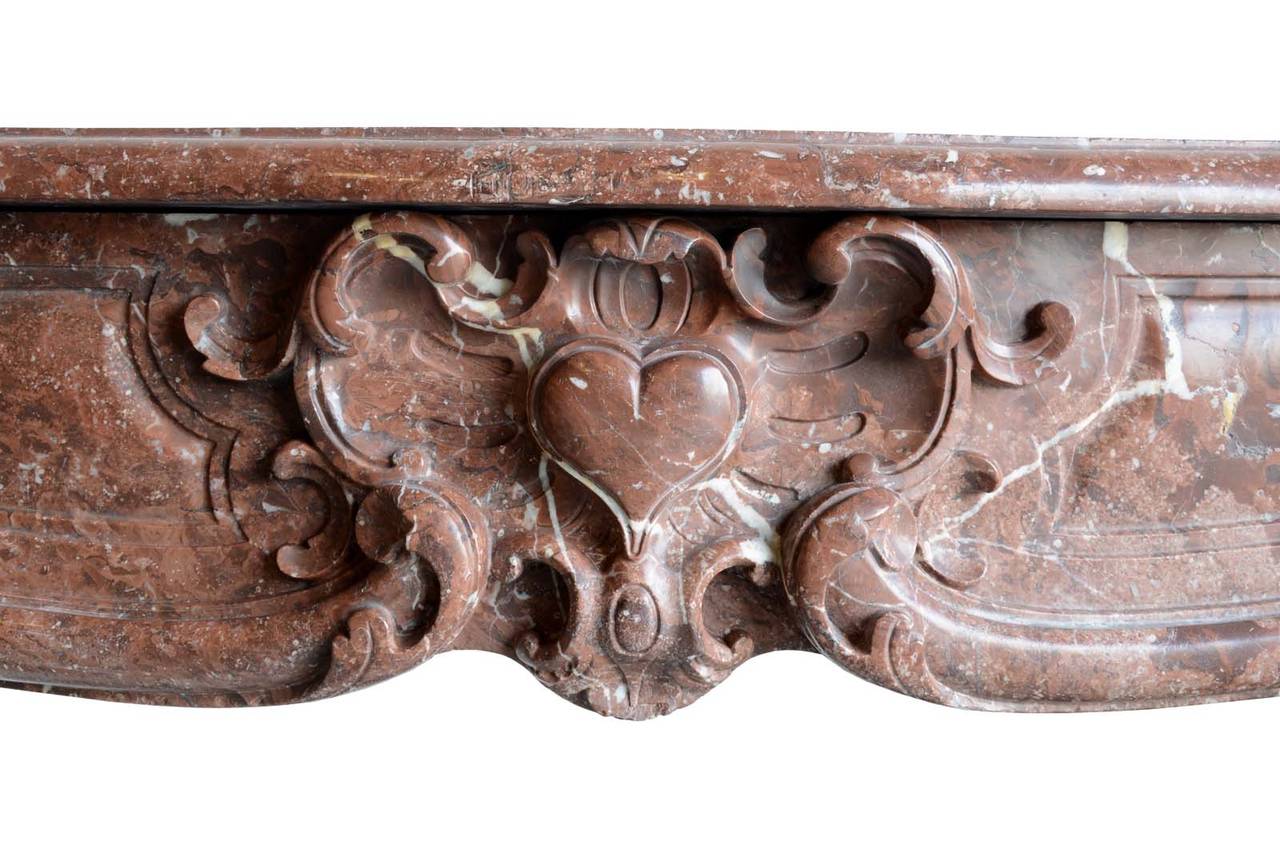 French Louis XV Period Red Marble Fireplace, 18th Century In Good Condition For Sale In Richebourg, Yvelines