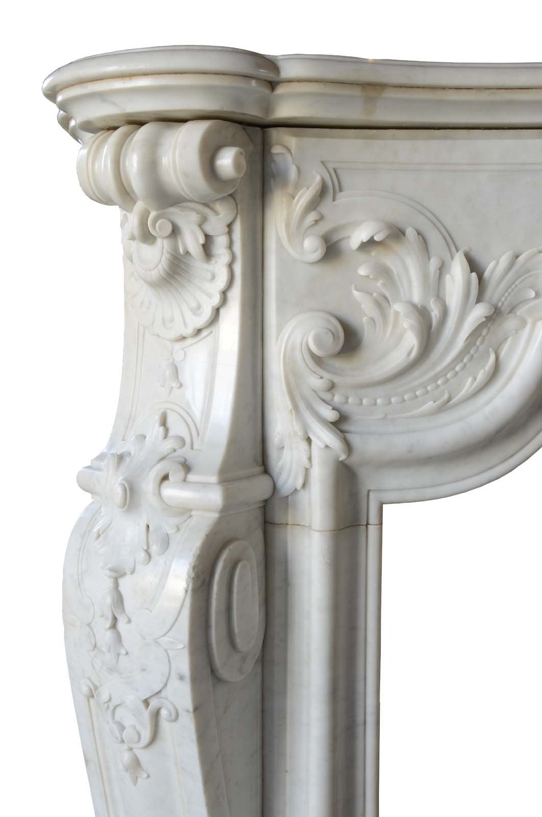 French Louis XV Style White Marble Fireplace, 19th Century In Excellent Condition In Richebourg, Yvelines