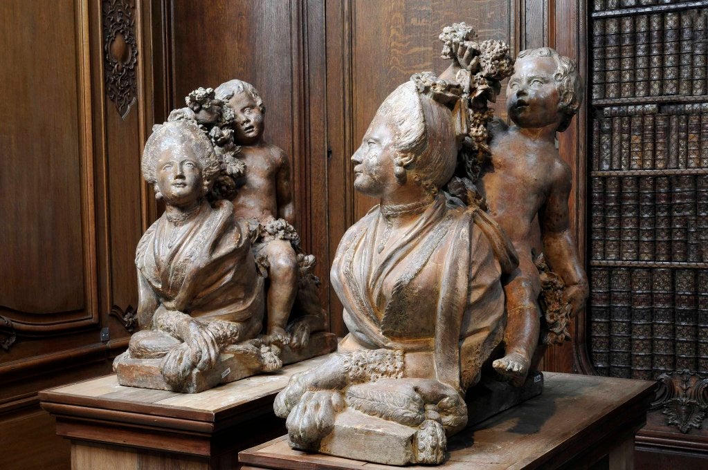 A rare pair of terracotta sphinxes, one signed Chinard on the plinth, circa 1780. In private hands since the XVIII century, these works have certain similarities to the rare early known works from the artist : a pair of statuettes representing