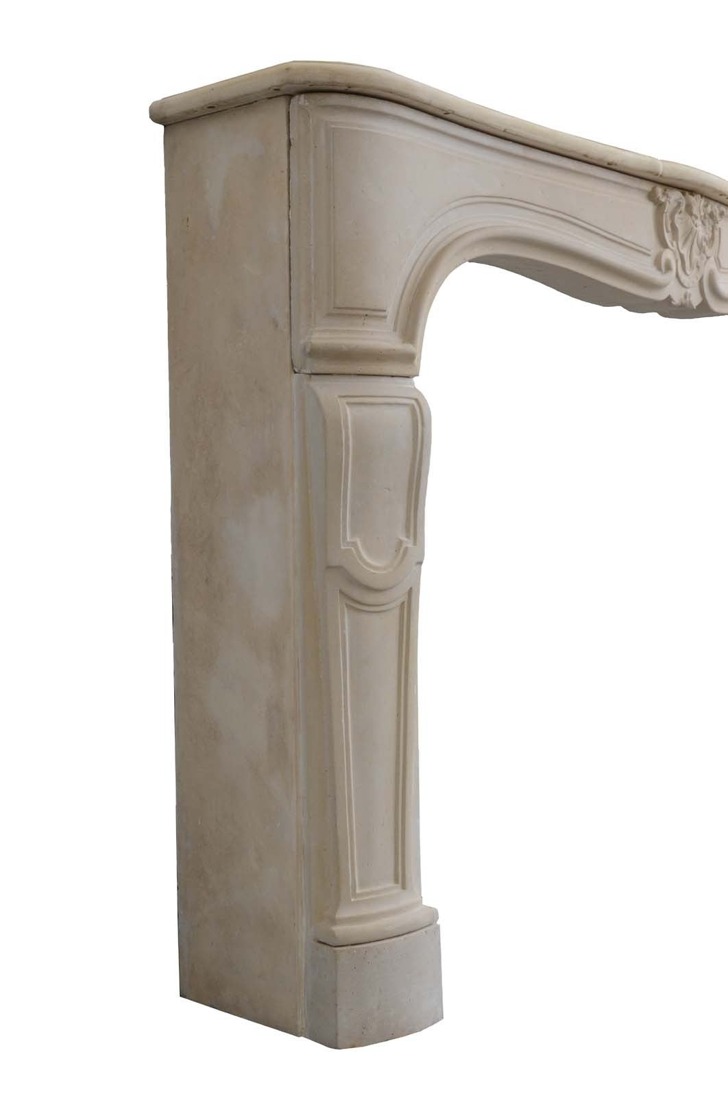 French Louis XV Style Limestone Fireplace, 19th Century In Excellent Condition In Richebourg, Yvelines