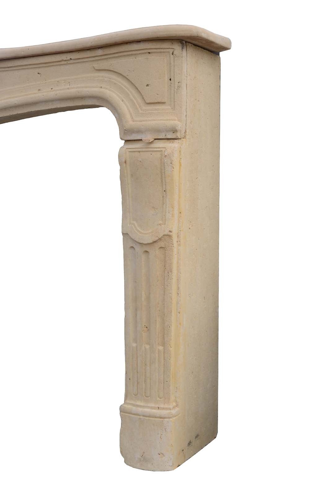 French Louis XV Period Limestone Fireplace, 18th Century In Good Condition In Richebourg, Yvelines