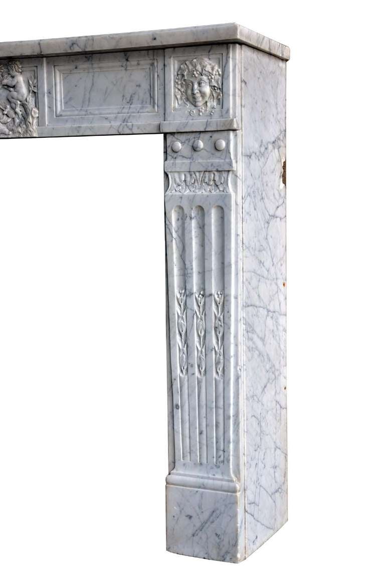 French Louis XVI Style White Marble Fireplace - 19th Century. In Good Condition In Richebourg, Yvelines