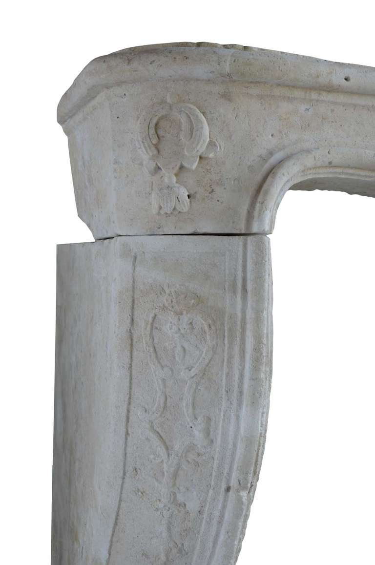French Louis XV Period Limestone Fireplace, 18th Century In Good Condition In Richebourg, Yvelines