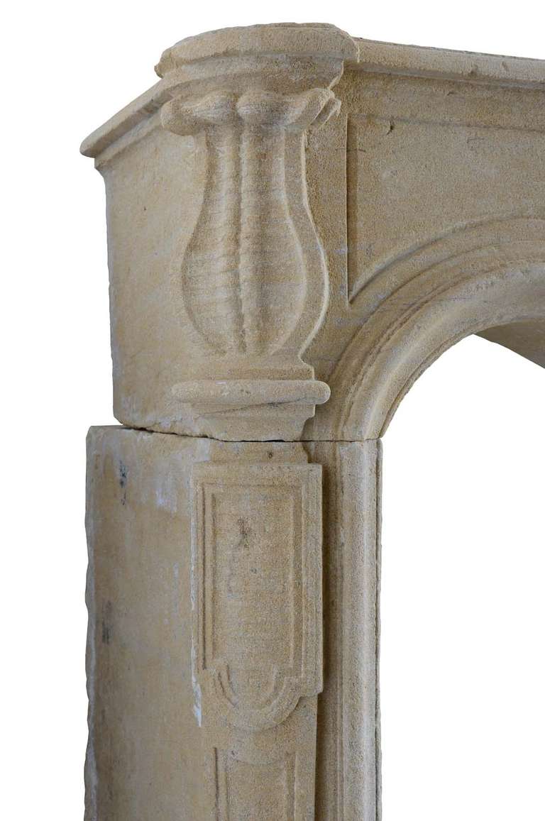 French Louis XV Period Limestone Fireplace, 18th Century In Good Condition For Sale In Richebourg, Yvelines