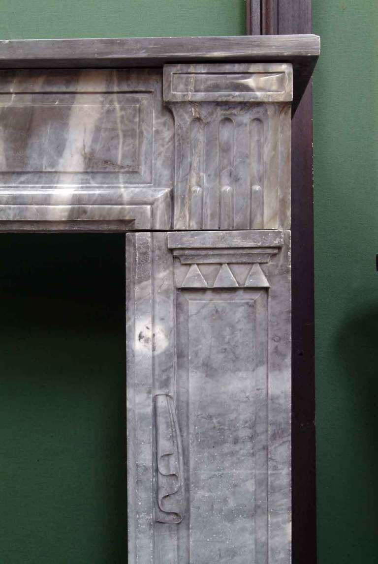 A French Louis XVI Period Grey Marble Fireplace - 18th Century In Good Condition In Richebourg, Yvelines
