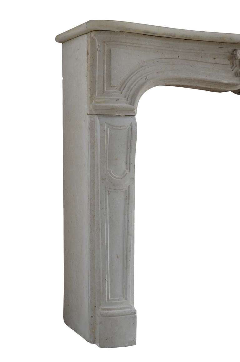 French Louis XV Period Limestone Fireplace, 18th Century In Good Condition In Richebourg, Yvelines