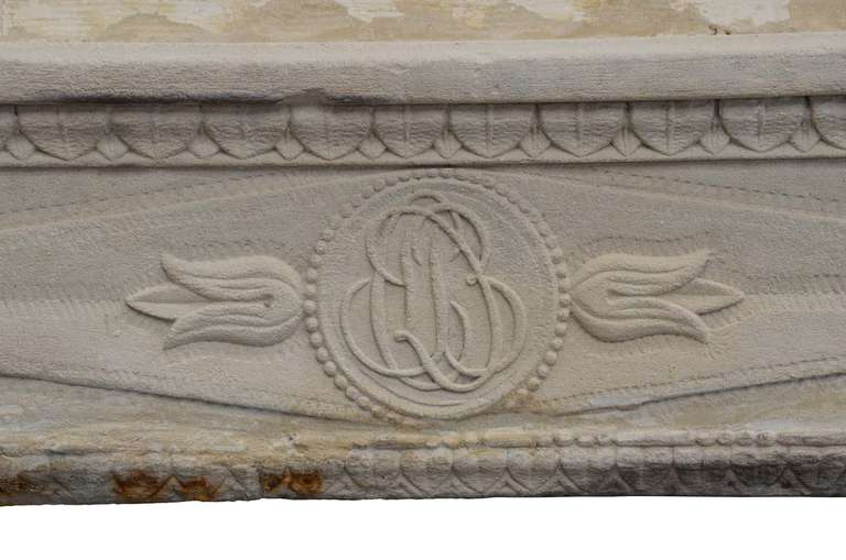 Limestone French Directoire period limestone fireplace - Late 18th century.