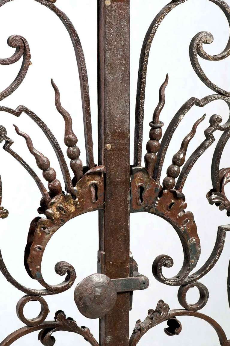 French Louis XV Style Wrought Iron Gate, 19th Century In Good Condition In Richebourg, Yvelines