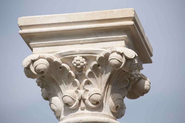 Pair of stone columns - 19th Century In Good Condition For Sale In Richebourg, Yvelines