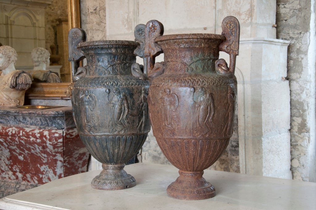 Rare pair of cast iron vases after the Sosibios of Atena's vase kept in the Louvre Museum. Late 19th century. Probably Barbezat & Cie Foundry, circa 1860.