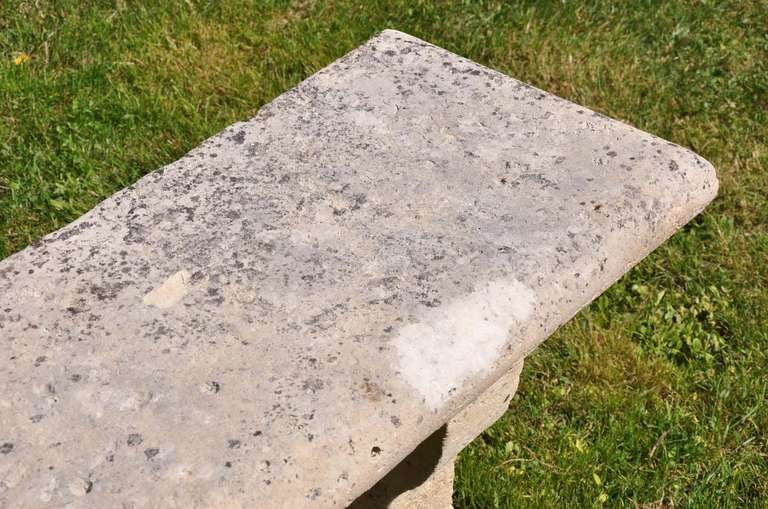 French Louis the 14th period stone garden bench In Good Condition In Richebourg, Yvelines