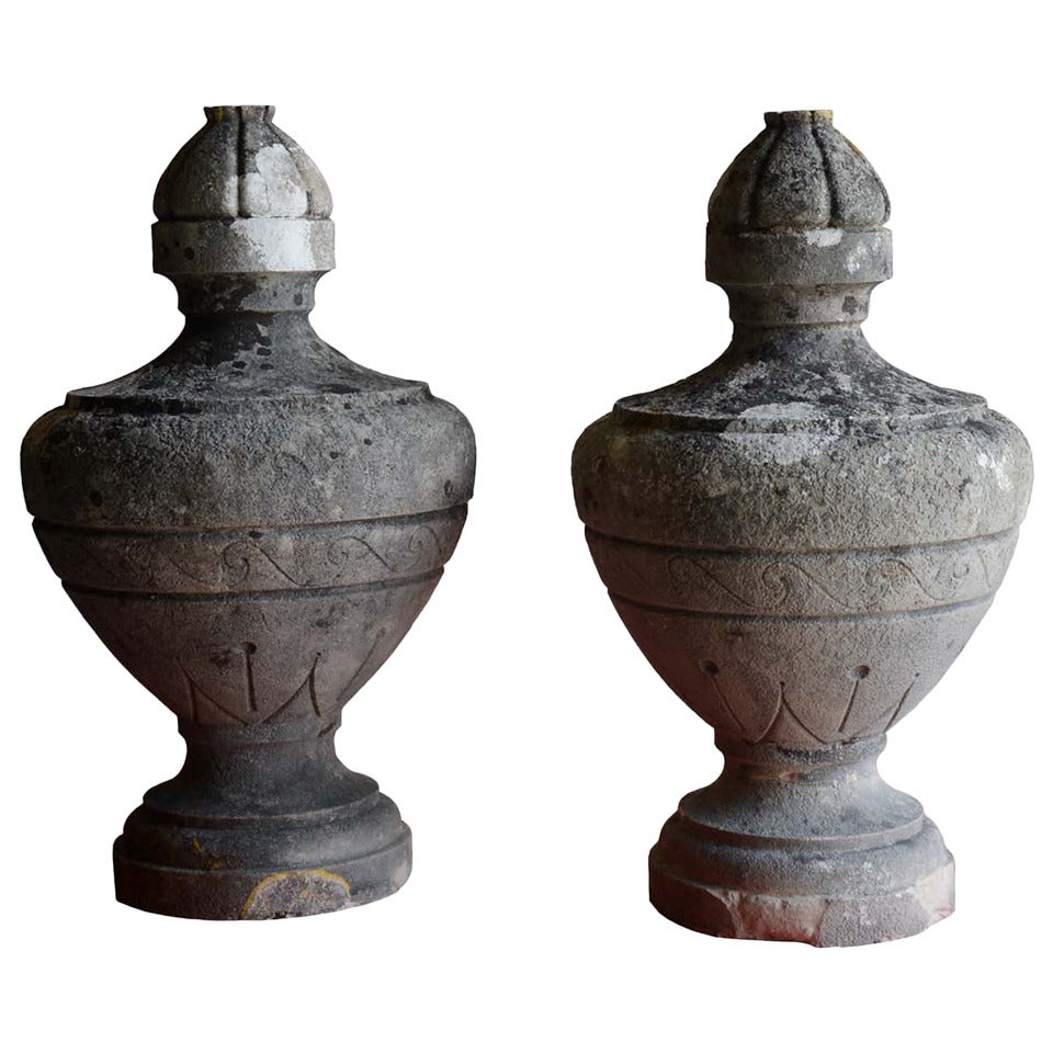 Pair of stone urns - Late 19th century.