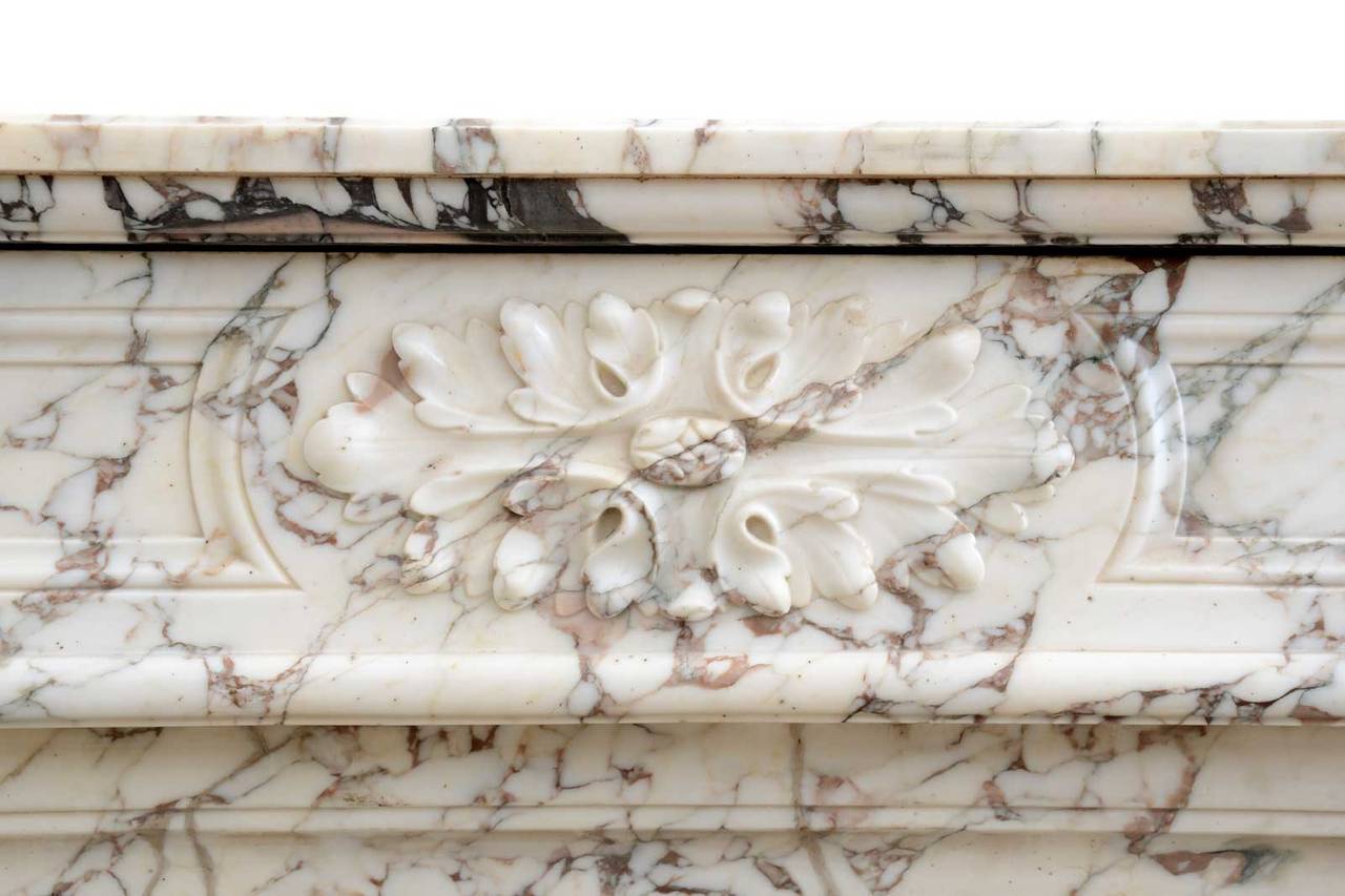 Louis XVI Style Arabescato Marble Fireplace, 19th Century In Good Condition In Richebourg, Yvelines
