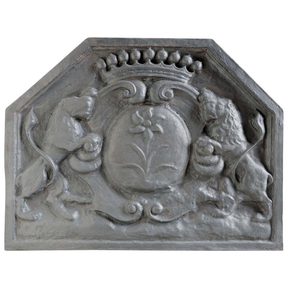 French Louis the 14th style cast iron fireback - Late 19th century. For Sale