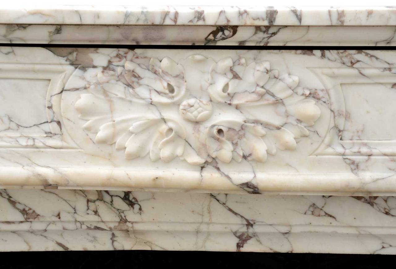 French Louis XVI Style Arabescato Marble Fireplace, 19th Century In Good Condition In Richebourg, Yvelines
