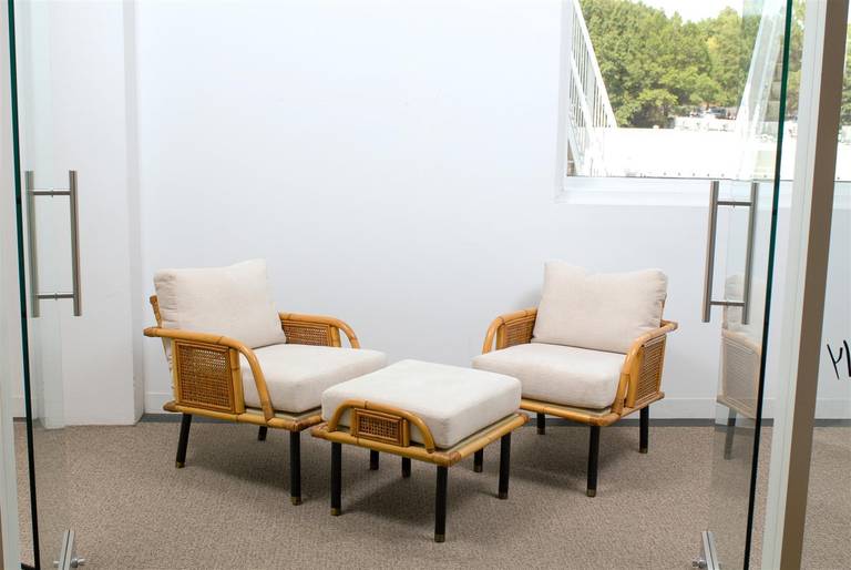 Mid-Century Modern Sublime paire de fauteuils de salon modernes en rotin et canne de Ficks Reed, datant d'environ 1950 en vente