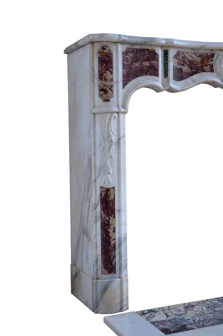 French Régence Period Marble Fireplace, Early 18th Century In Excellent Condition For Sale In Richebourg, Yvelines