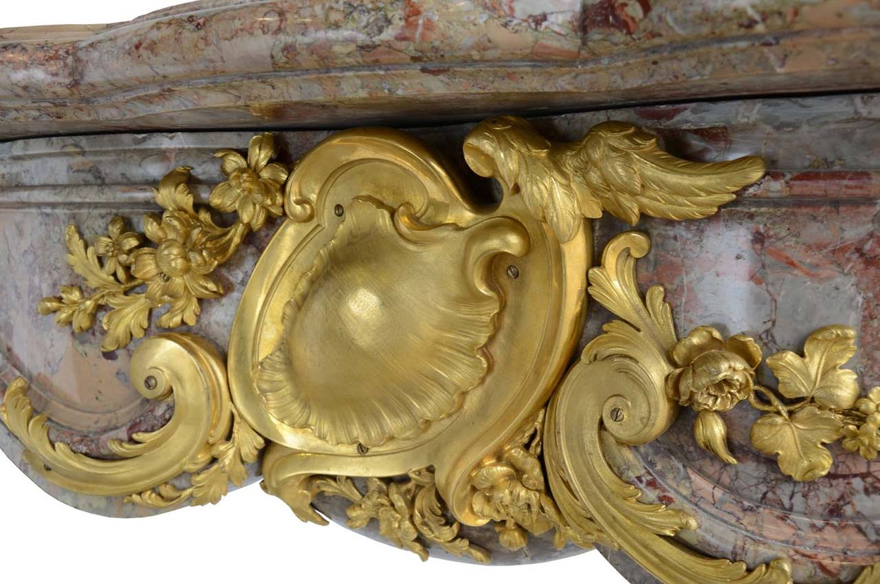 French Louis XV Style Marble and Bronze Fireplace, 19th Century In Excellent Condition In Richebourg, Yvelines
