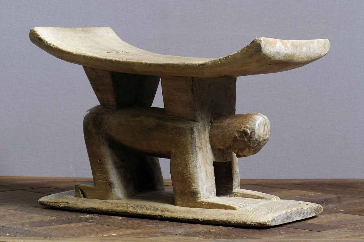 A carved wood chair, Ethnie Ashanti (Ghana), circa 1900. # E5421.