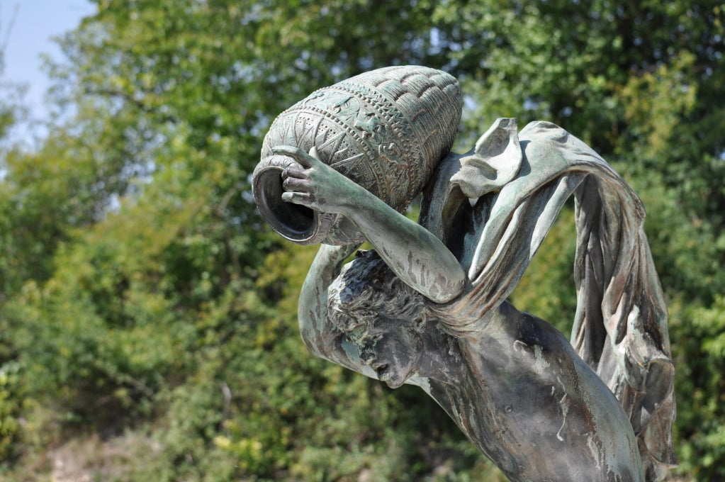 Urbain BASSET (geboren in Grenoble, 1842-1924), eine bedeutende Bronzestatue namens Le Torrent. Um 1878. Eine ähnliche Statue wurde 1878 auf dem Salon des Artistes Français in Paris präsentiert (n°4034). # E6082