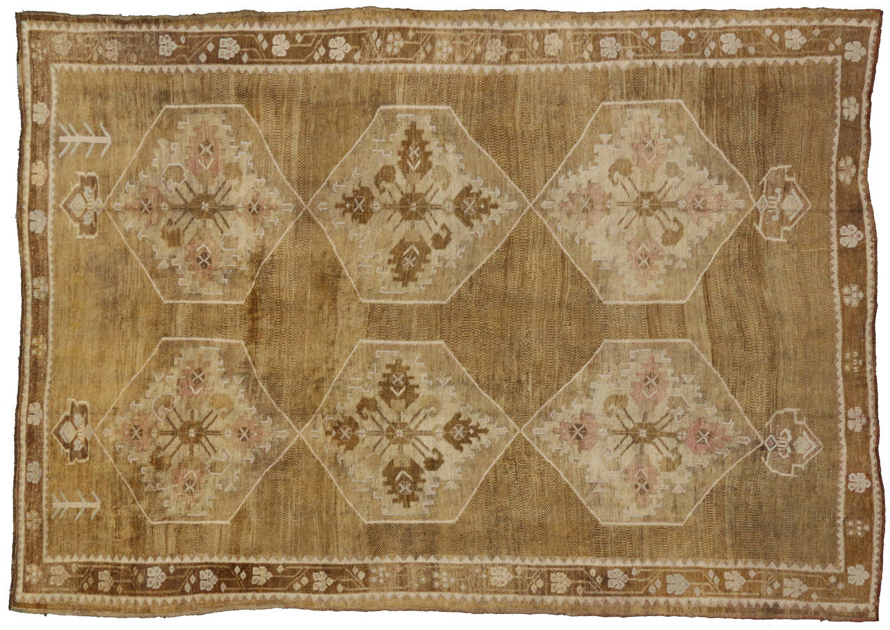 Vintage Turkish Kars Oushak Rug with Modern Design and Neutral Colors In Good Condition In Dallas, TX