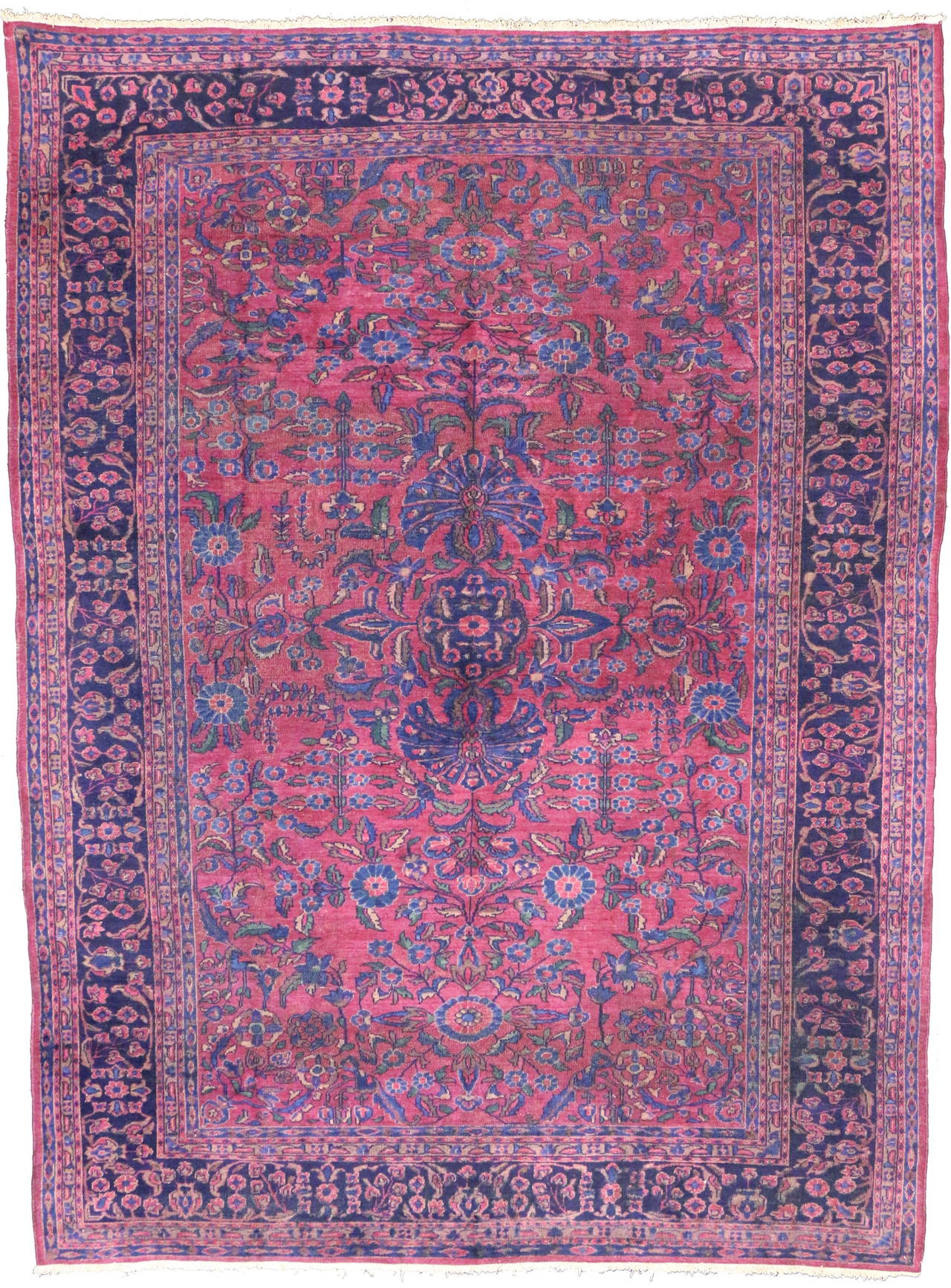 Tapis de Tabriz persan ancien vieilli en mauvais état en vente 2