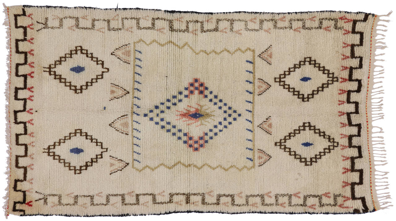 Give your interior some authentic charm with this Moroccan rug, from the vintage vibes of hand-knotted wool to the contemporary appeal of geometric designs. With their tribal motifs and colorful accents, Berber Moroccan rugs are believed to protect
