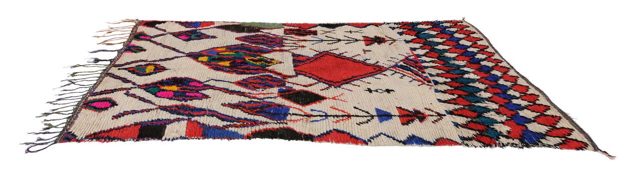 Vintage Berber Moroccan Azilal Rug with Modern Tribal Style In Excellent Condition In Dallas, TX