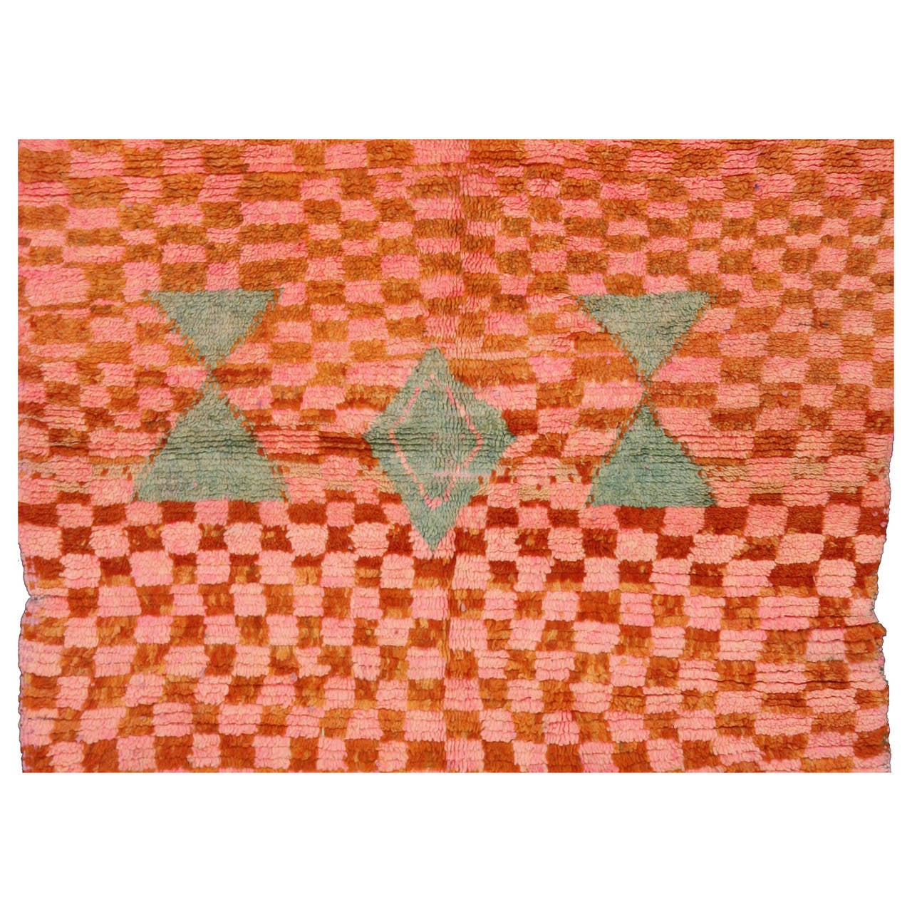 This Mid-Century Moroccan rug features a checkerboard pattern woven in a striking combination of apricot orange, peach and pink-orange colors. This pink and orange color palette is pleasant, warm and inviting. Feminine and relaxing, this pink and