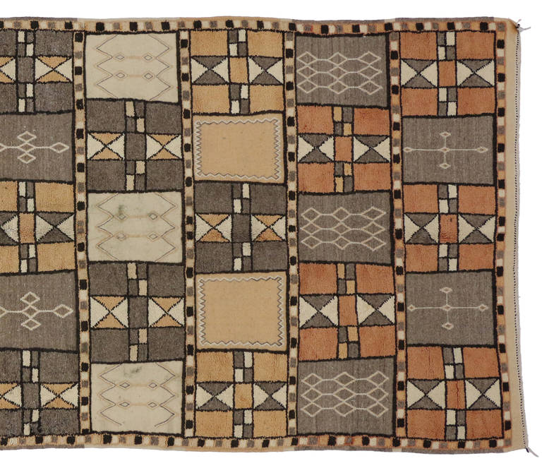 20th Century Jebel Siroua Moroccan Rug in Soft Neutral Colors in Mid-Century Modern Style