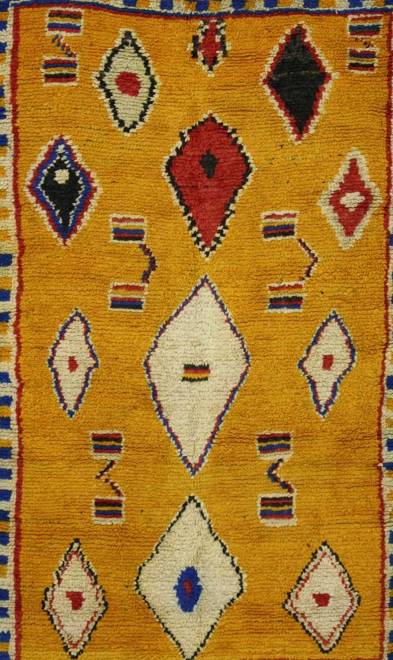 Vintage Berber Moroccan Rug with Modern Tribal Design, Yellow Moroccan Rug In Excellent Condition In Dallas, TX
