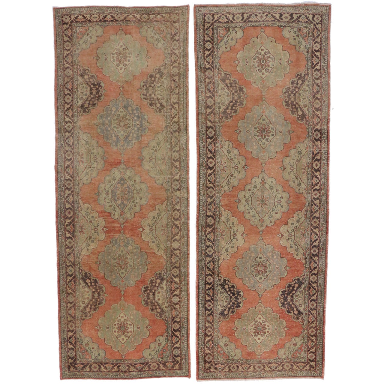 Pareja de alfombras turcas vintage Oushak Gallery, alfombrillas de pasillo anchas a juego en venta