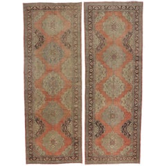 Paar türkische Oushak-Galerie-Teppiche im Vintage-Stil, passende breite Flur-Läufer