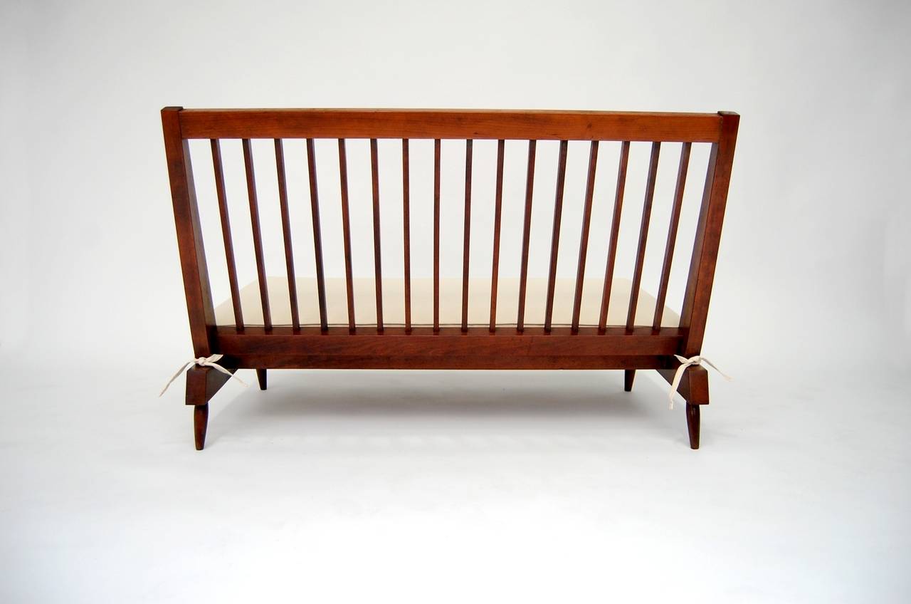 Nakashima Studio Slat-Back Settee in Walnut In Excellent Condition For Sale In Providence, RI