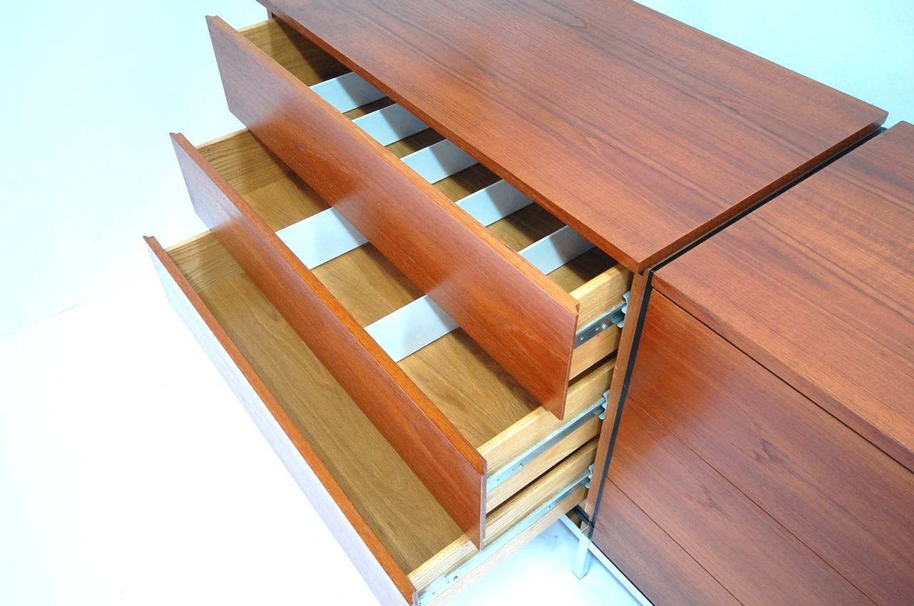 Florence Knoll Triple Dresser in Teak In Excellent Condition In Providence, RI