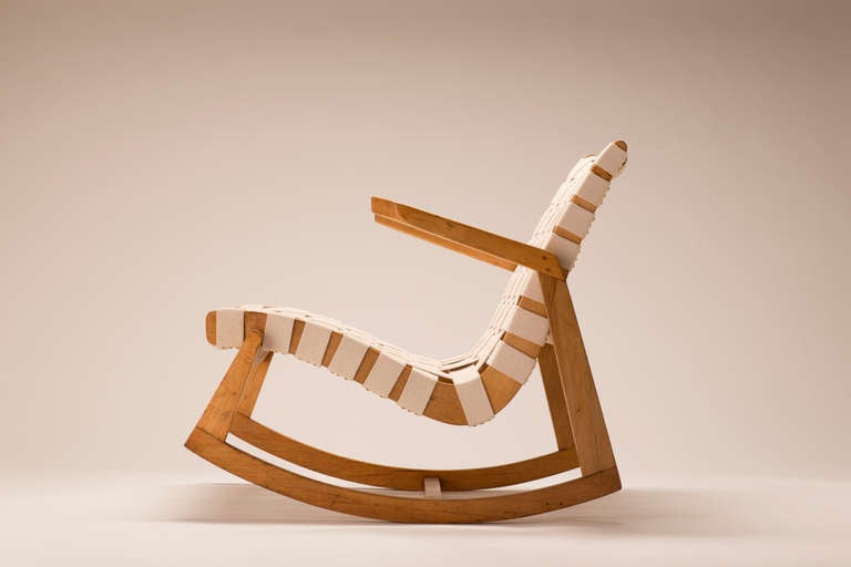 Rare rocking chair designed by Ralph Rapson (1914-2008) and manufactured by Knoll in 1945. Very rare, as it was only in production for one year. Rapson studied at Cranbrook and later taught architecture at the New Bauhaus School from 1942-1946, and