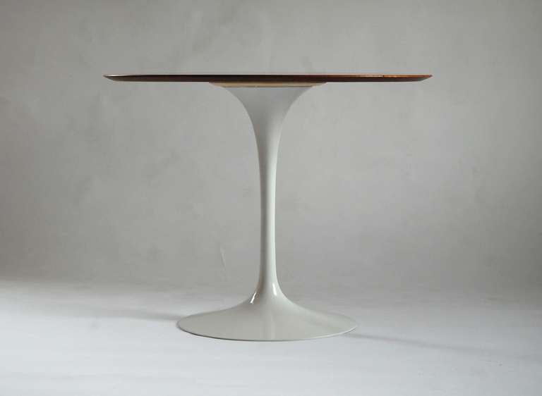Mid-Century Modern Eero Saarinen Tulip Table