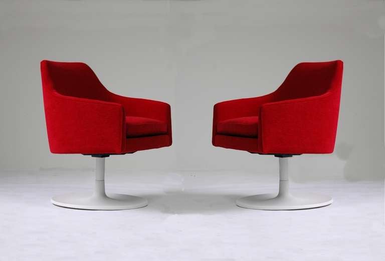 Perfect Pair of Jens Risom Swivel Chairs 1