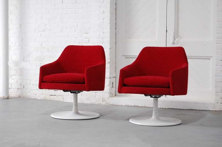 Mid-Century Modern Perfect Pair of Jens Risom Swivel Chairs