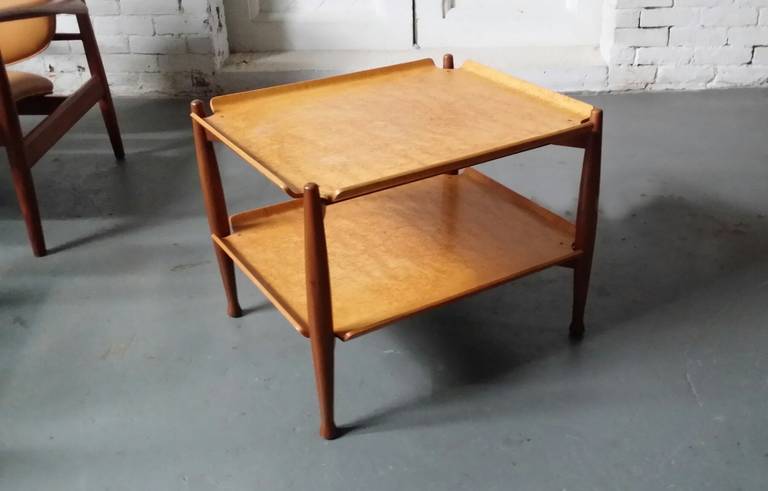 Dunbar Two-Tiered End Table Designed by Edward Wormley In Good Condition In Providence, RI