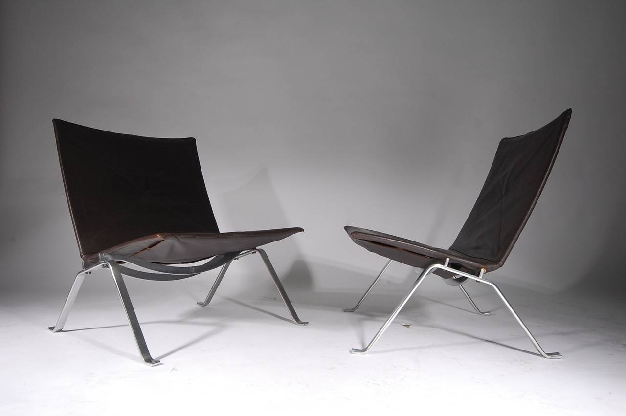 Pair of Poul Kjaerholm PK22 Lounge Chairs in Original Dark Brown Leather In Excellent Condition In Providence, RI