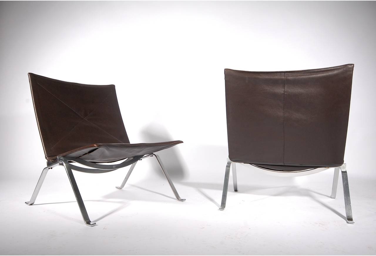 Mid-20th Century Pair of Poul Kjaerholm PK22 Lounge Chairs in Original Dark Brown Leather